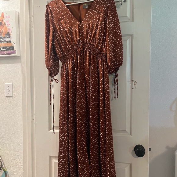 Taylor Dresses & Skirts - Taylor Brown Long Sleeve Polka Dot Dress
